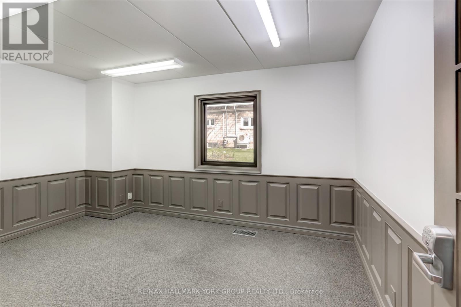 15064 Yonge Street, Aurora, Ontario  L4G 1M2 - Photo 5 - N12421551