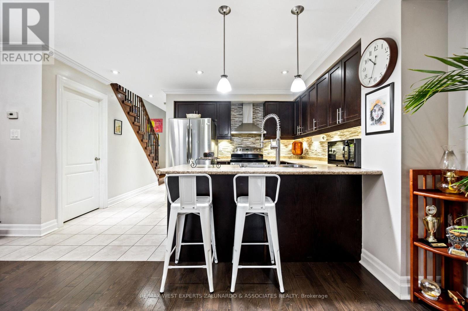 281 Meadowhawk Trail, Bradford West Gwillimbury, Ontario  L3Z 0K4 - Photo 6 - N12421558