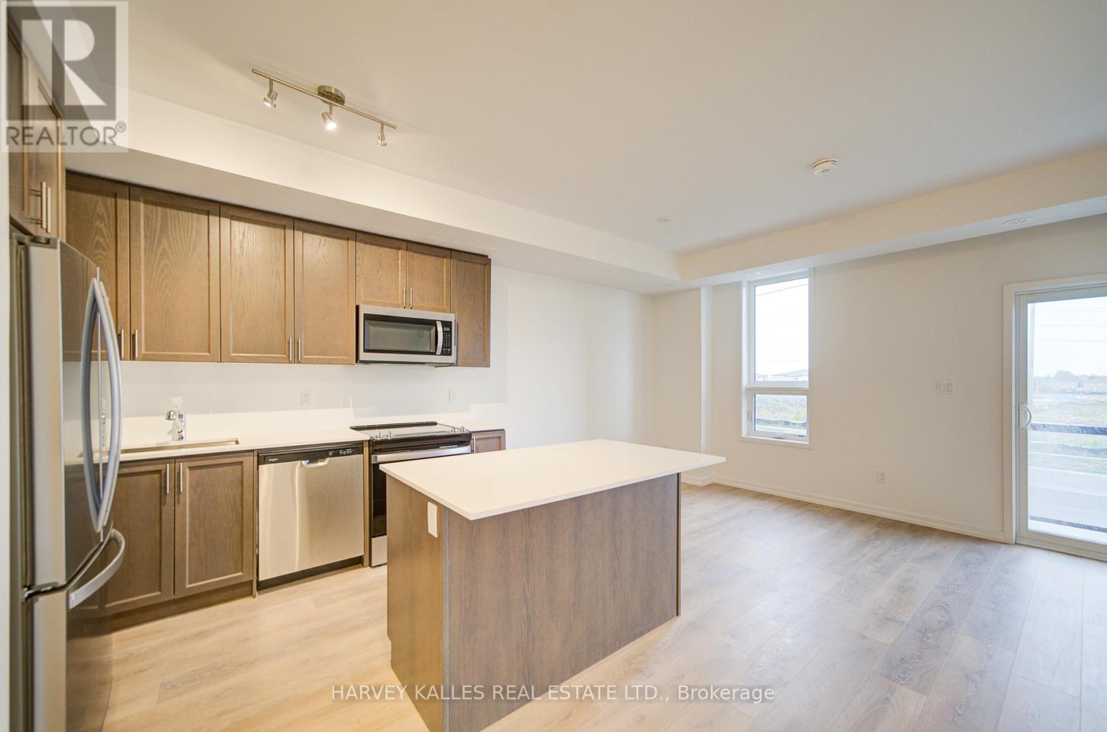 11 - 18 Lytham Green Circle, Newmarket, Ontario  L3Y 0H4 - Photo 10 - N12421620