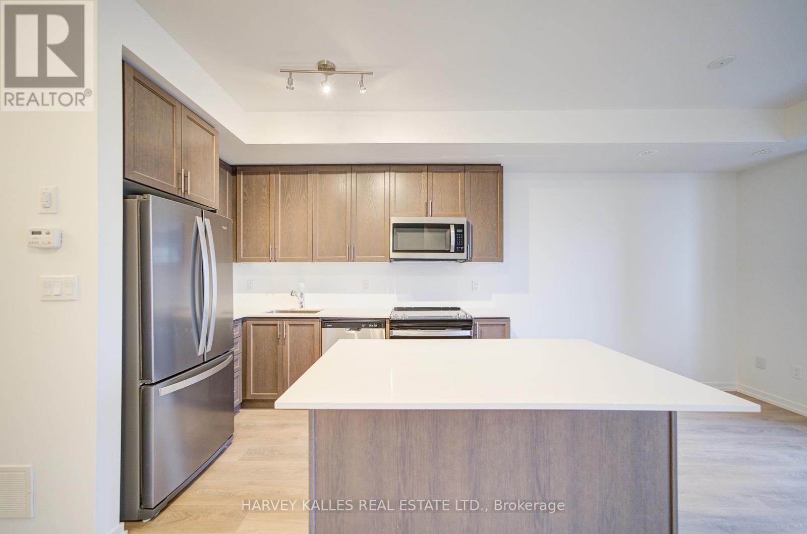 11 - 18 Lytham Green Circle, Newmarket, Ontario  L3Y 0H4 - Photo 11 - N12421620