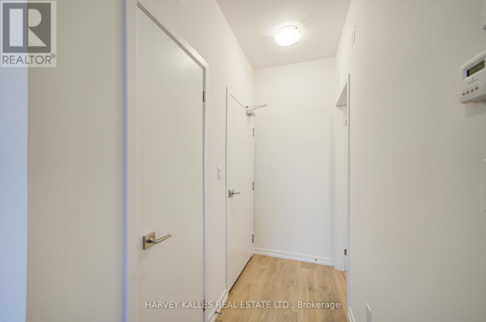 11 - 18 Lytham Green Circle, Newmarket, Ontario  L3Y 0H4 - Photo 5 - N12421620