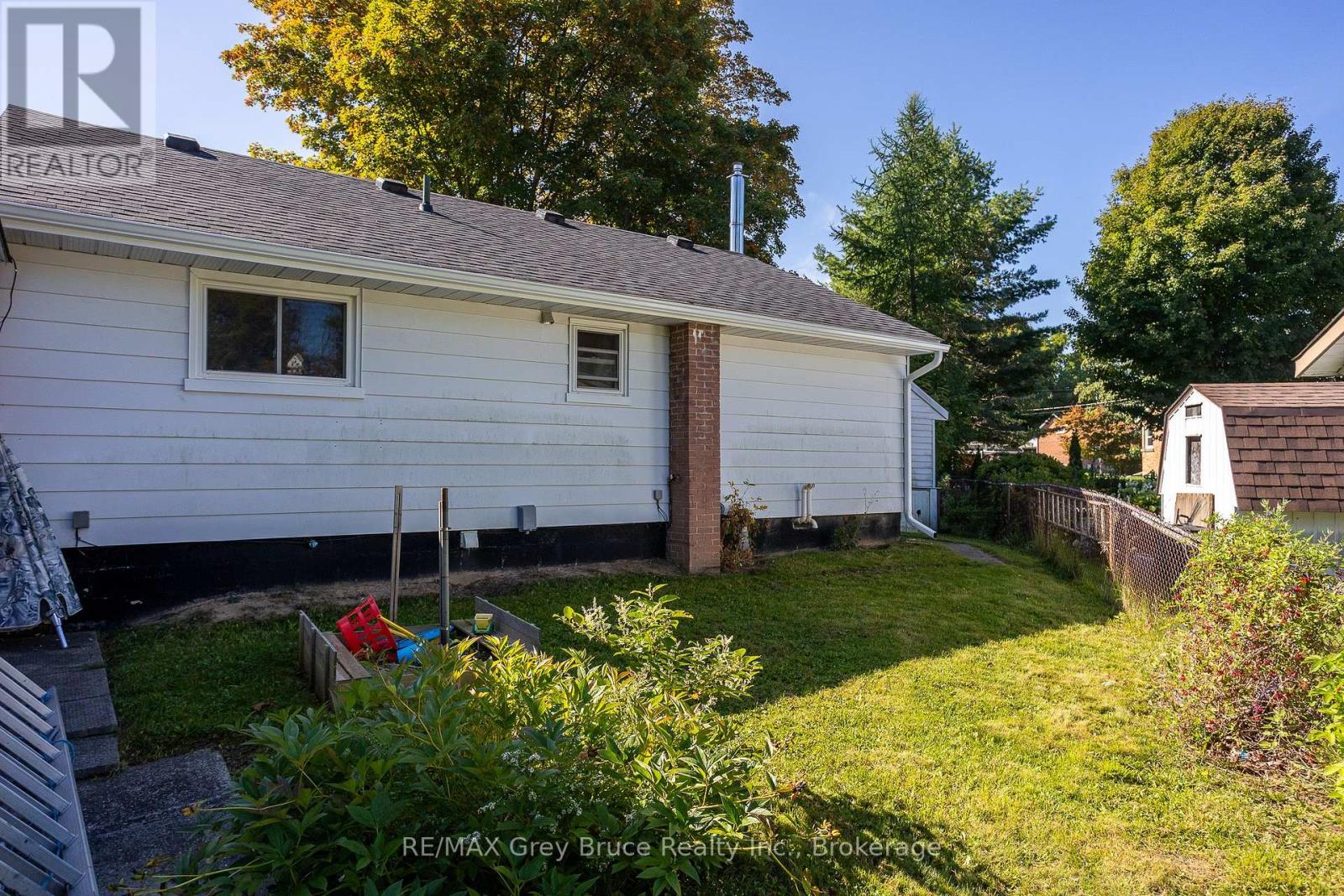 836 11th Street W, Owen Sound, Ontario  N4K 3T3 - Photo 25 - X12409309