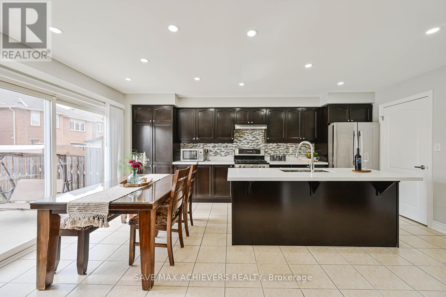 6 Seascape Crescent, Brampton (Bram East), Ontario  L6P 3C3 - Photo 12 - W12421522