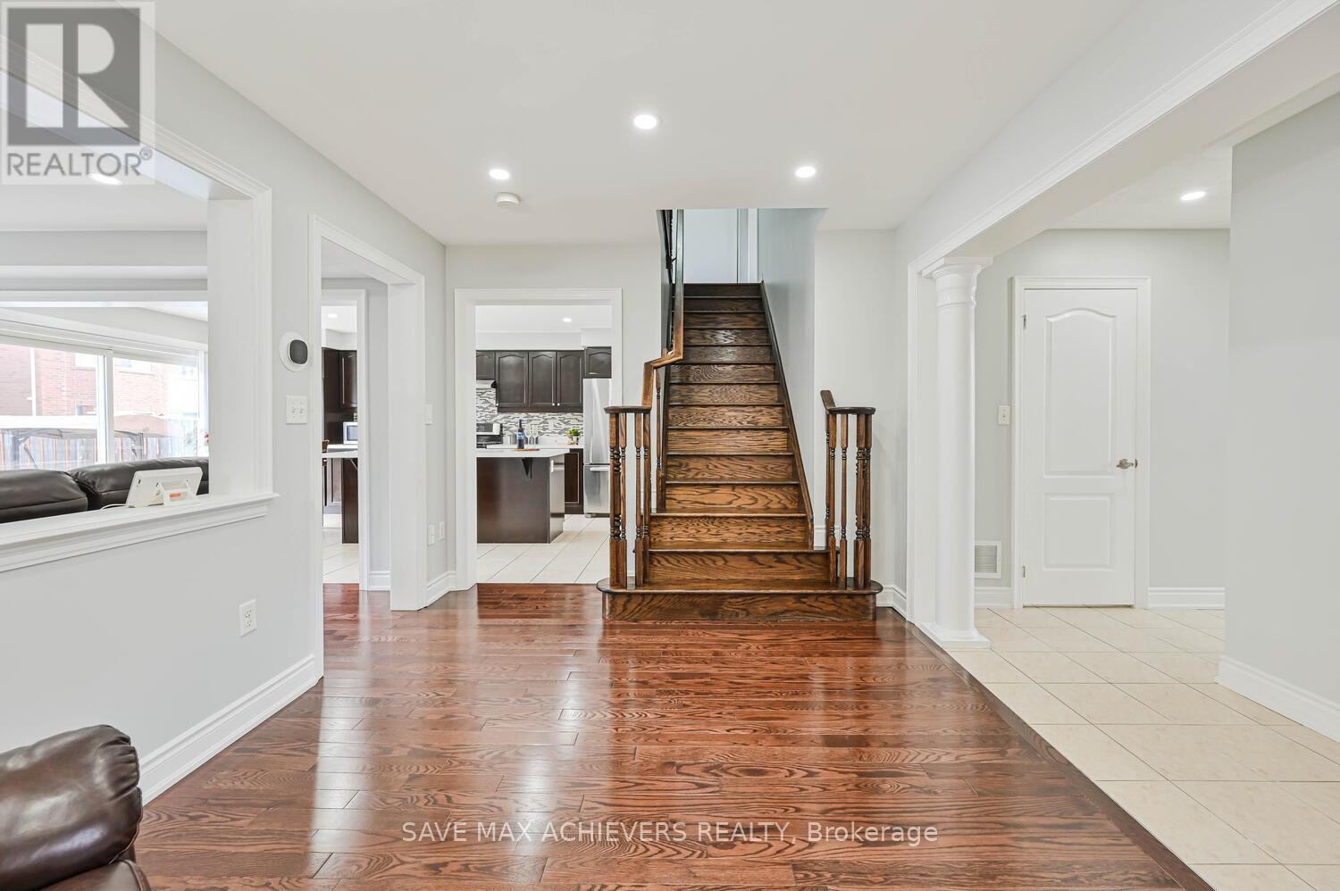6 Seascape Crescent, Brampton (Bram East), Ontario  L6P 3C3 - Photo 9 - W12421522