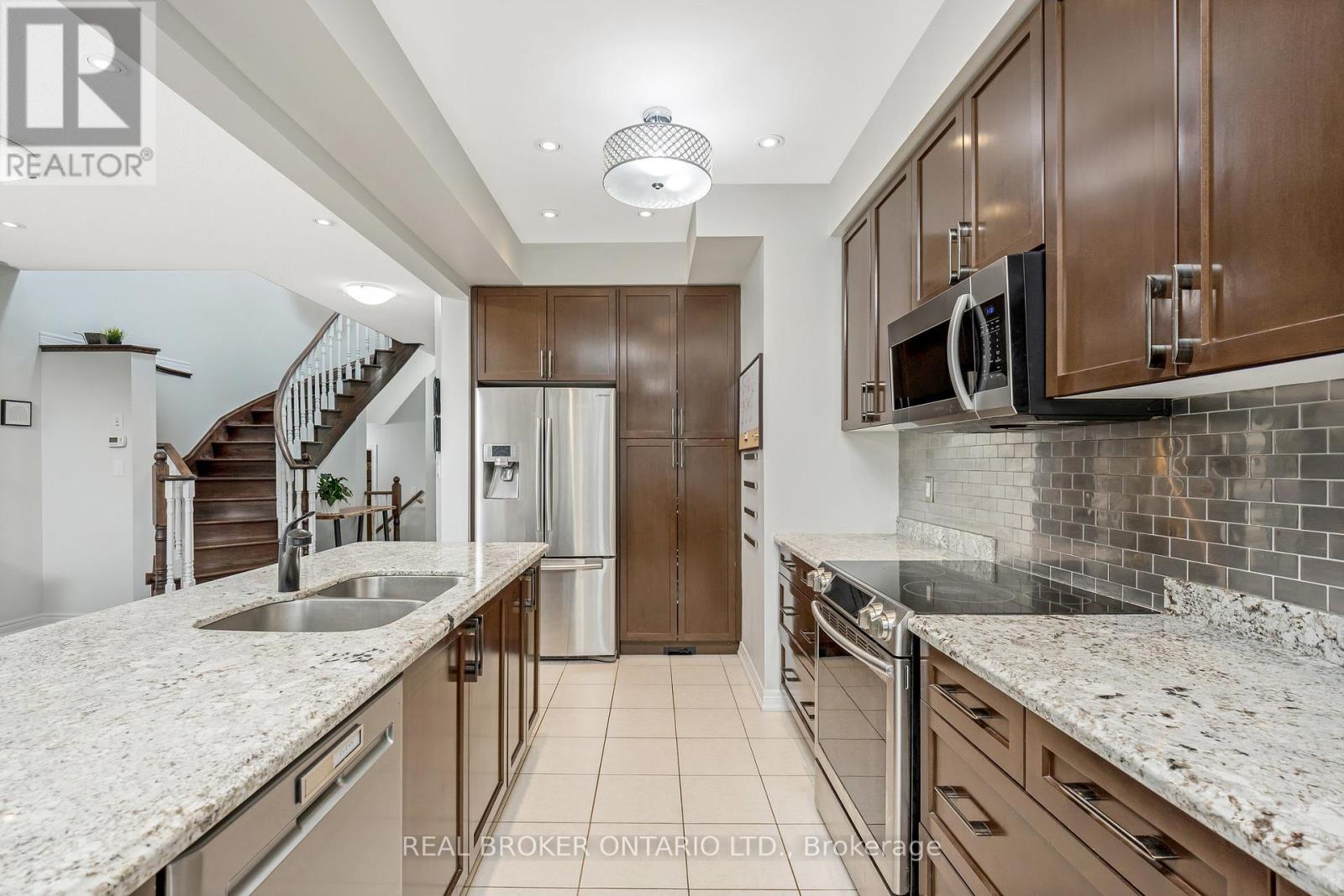41 Diamond Leaf Lane, Halton Hills, Ontario  L7G 0G7 - Photo 10 - W12421557