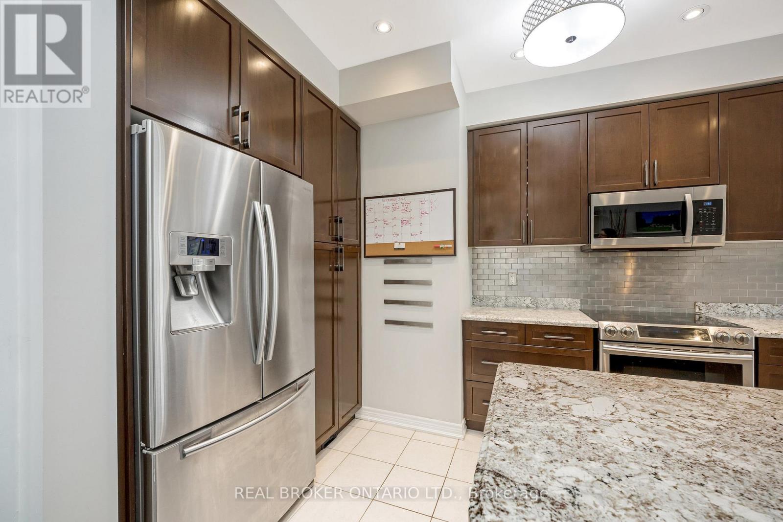 41 Diamond Leaf Lane, Halton Hills, Ontario  L7G 0G7 - Photo 11 - W12421557