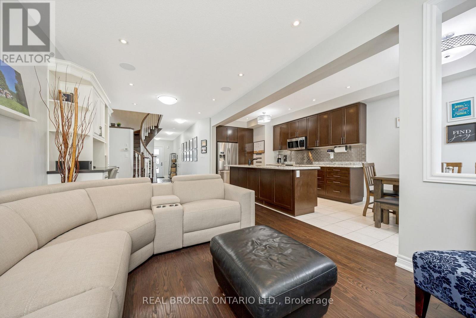 41 Diamond Leaf Lane, Halton Hills, Ontario  L7G 0G7 - Photo 14 - W12421557