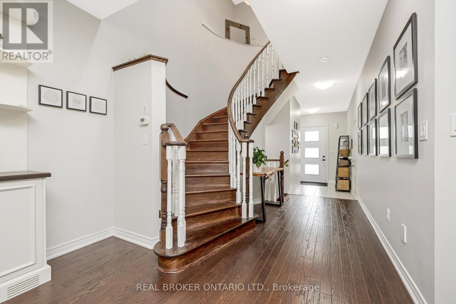 41 Diamond Leaf Lane, Halton Hills, Ontario  L7G 0G7 - Photo 15 - W12421557