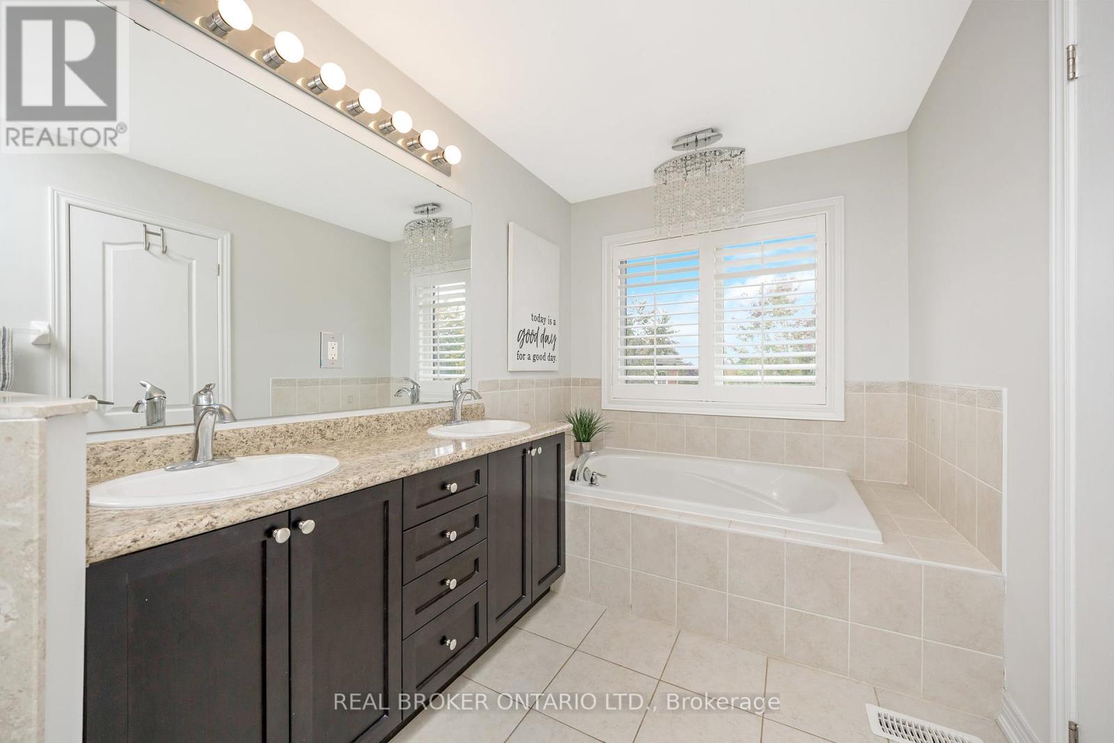 41 Diamond Leaf Lane, Halton Hills, Ontario  L7G 0G7 - Photo 20 - W12421557