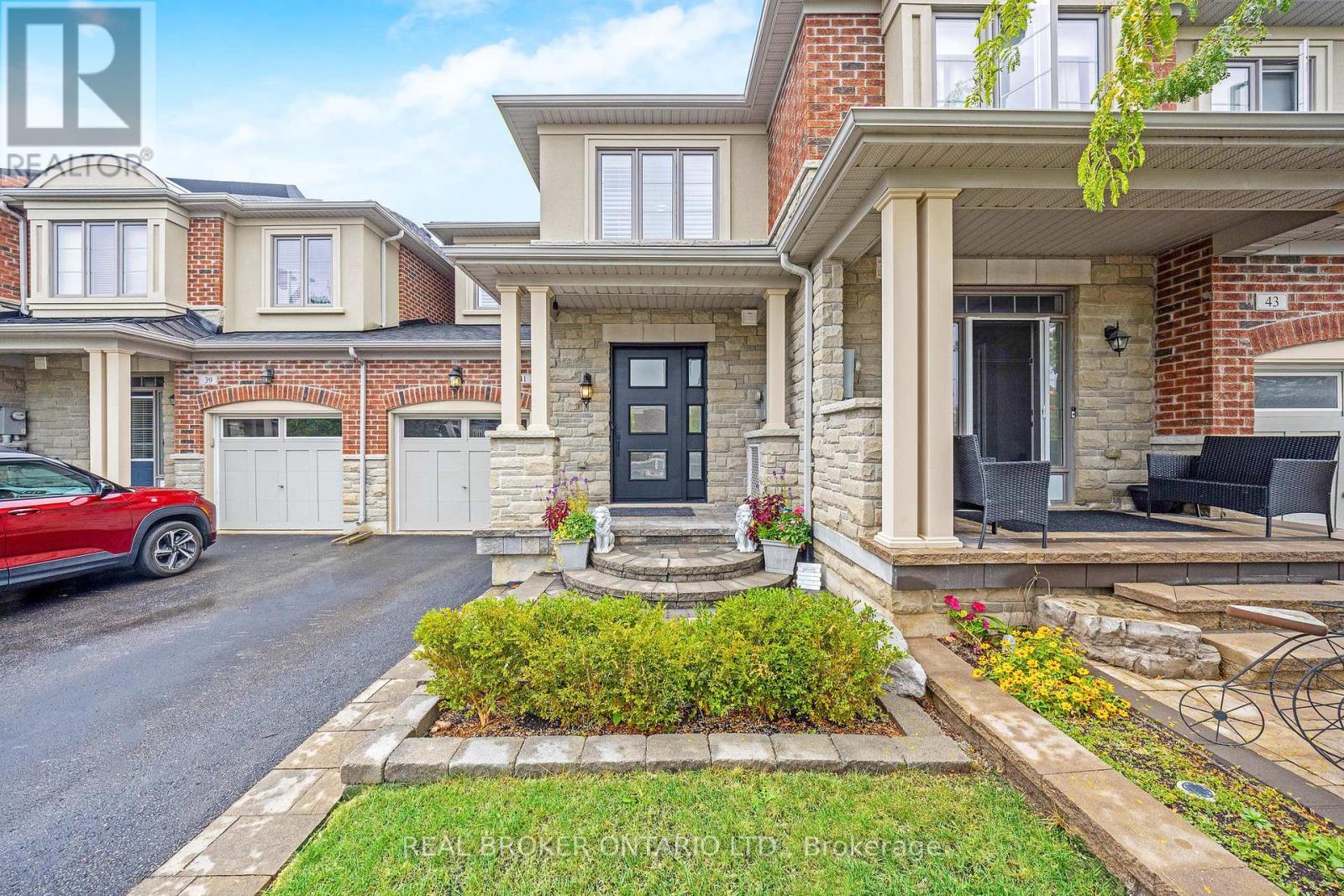 41 Diamond Leaf Lane, Halton Hills, Ontario  L7G 0G7 - Photo 3 - W12421557