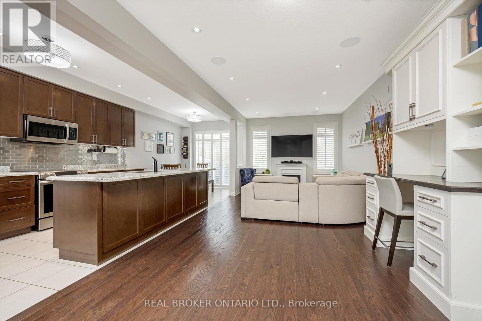 41 Diamond Leaf Lane, Halton Hills, Ontario  L7G 0G7 - Photo 6 - W12421557