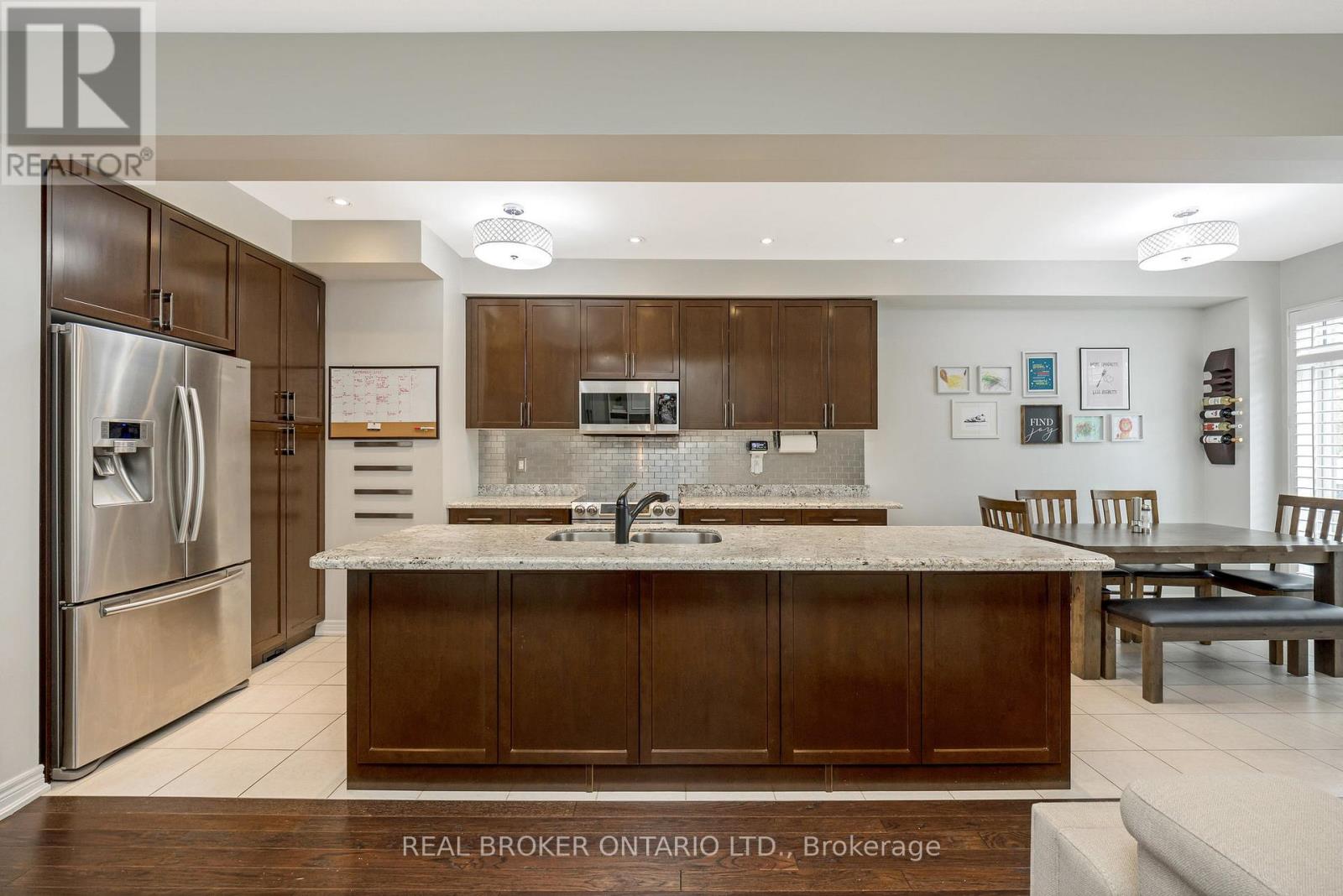 41 Diamond Leaf Lane, Halton Hills, Ontario  L7G 0G7 - Photo 8 - W12421557