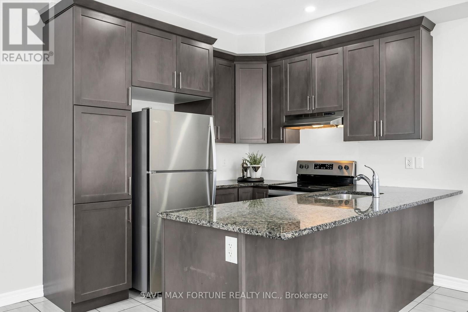 28 Gemma Place, Brampton (Heart Lake), Ontario  L6Z 1X9 - Photo 12 - W12421579