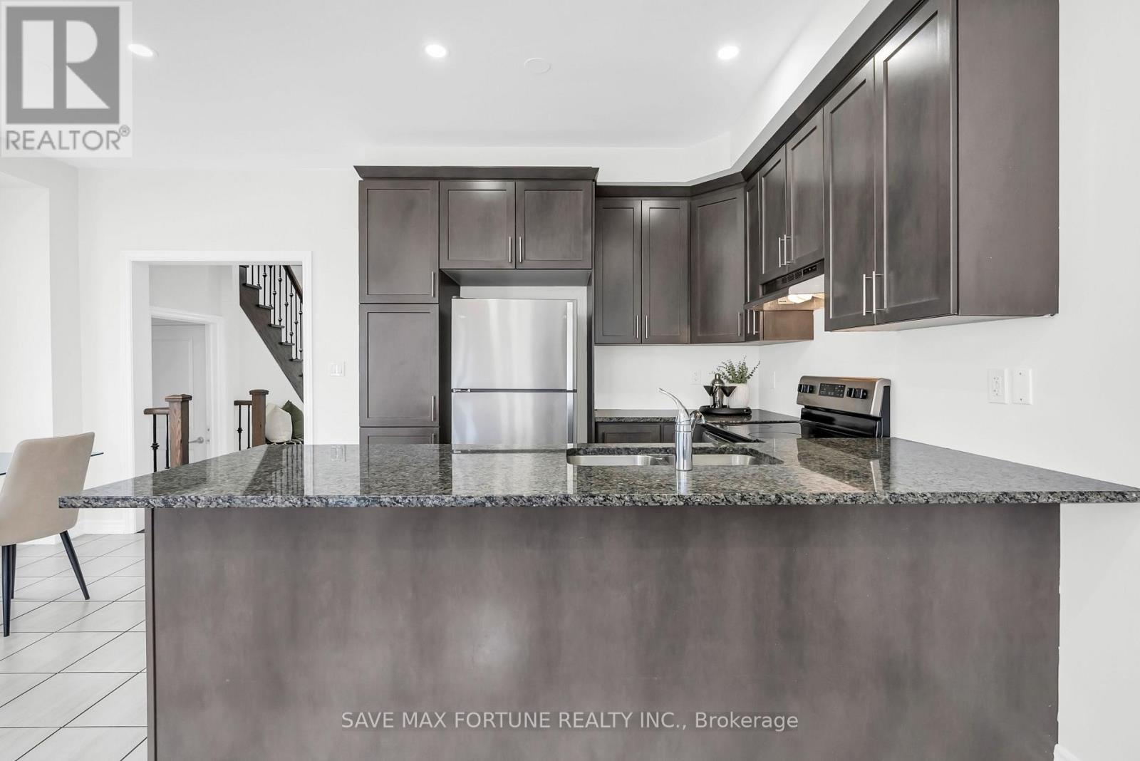 28 Gemma Place, Brampton (Heart Lake), Ontario  L6Z 1X9 - Photo 15 - W12421579