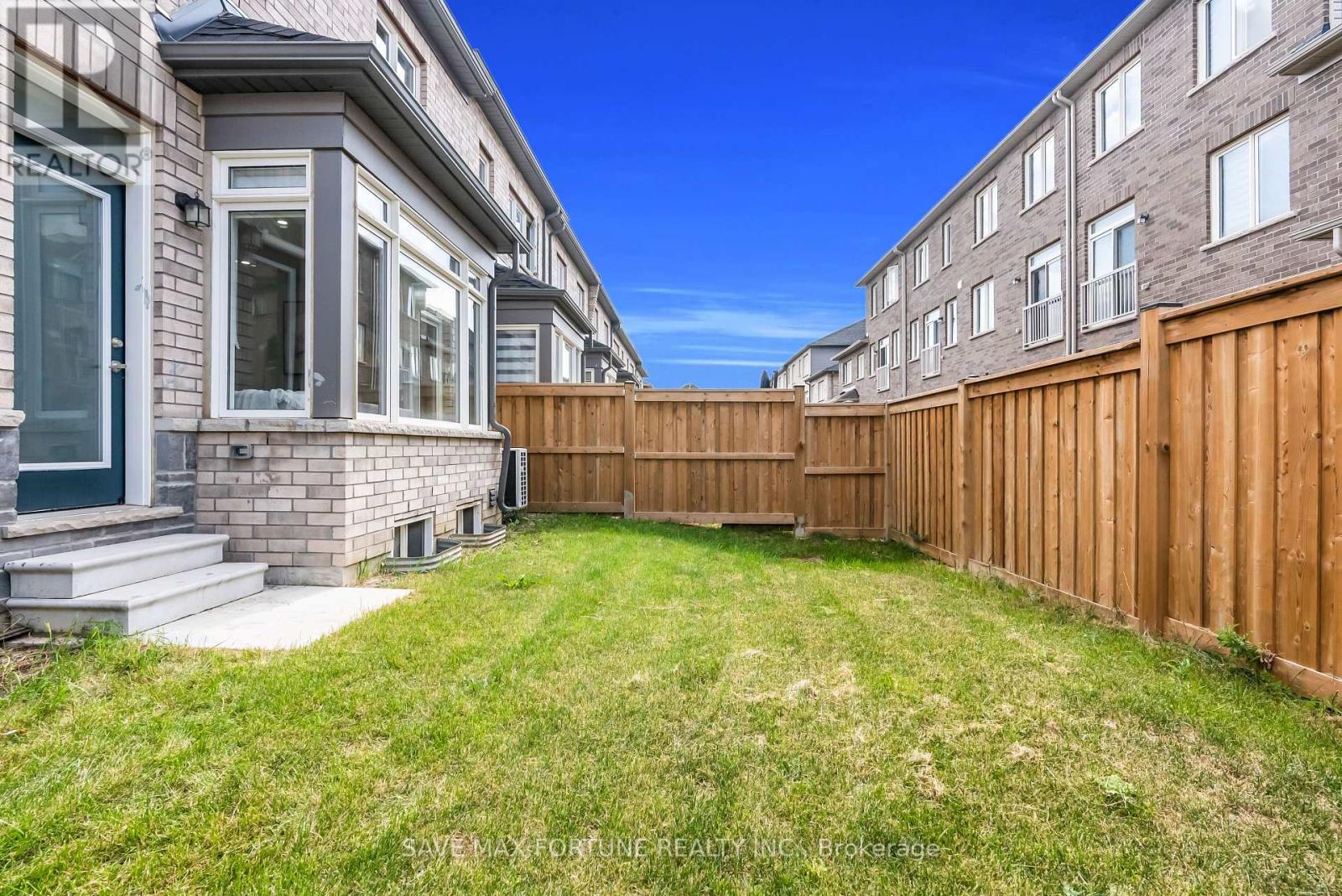 28 Gemma Place, Brampton (Heart Lake), Ontario  L6Z 1X9 - Photo 42 - W12421579