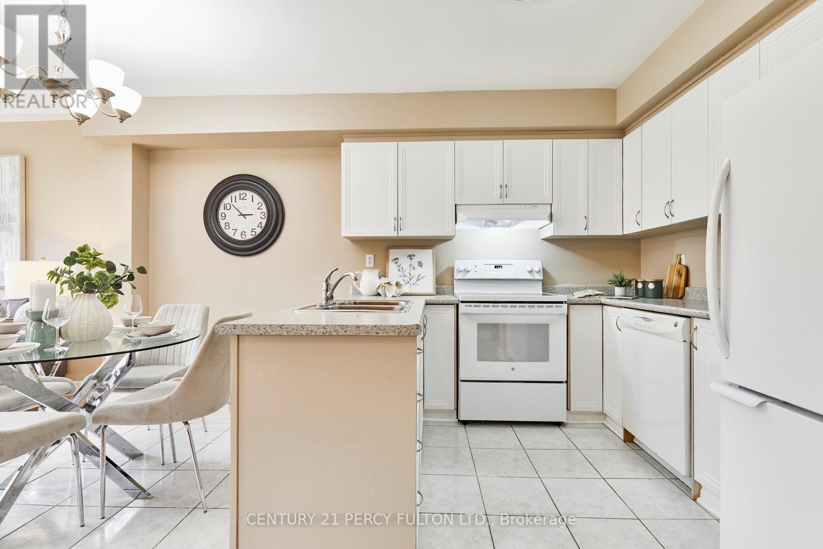29 Archbury Circle, Caledon, Ontario  L7E 2H7 - Photo 10 - W12421605