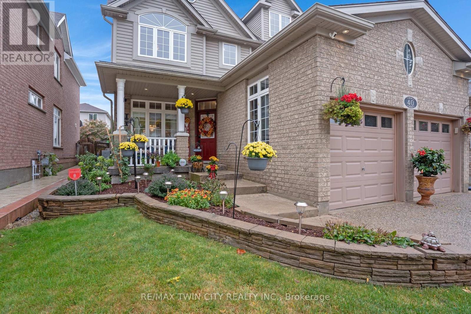 Property at 40 LEMONWOOD PLACE image 2