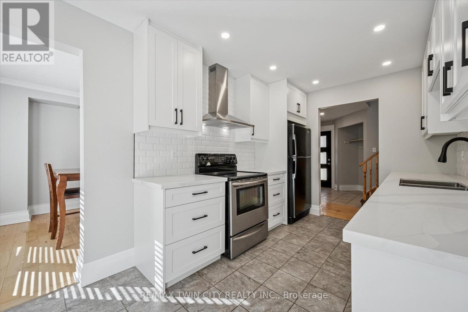 55 Enfield Drive, Cambridge, Ontario  N1P 1B5 - Photo 12 - X12421621