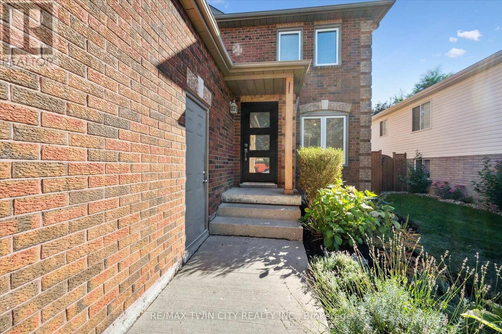 55 Enfield Drive, Cambridge, Ontario  N1P 1B5 - Photo 4 - X12421621