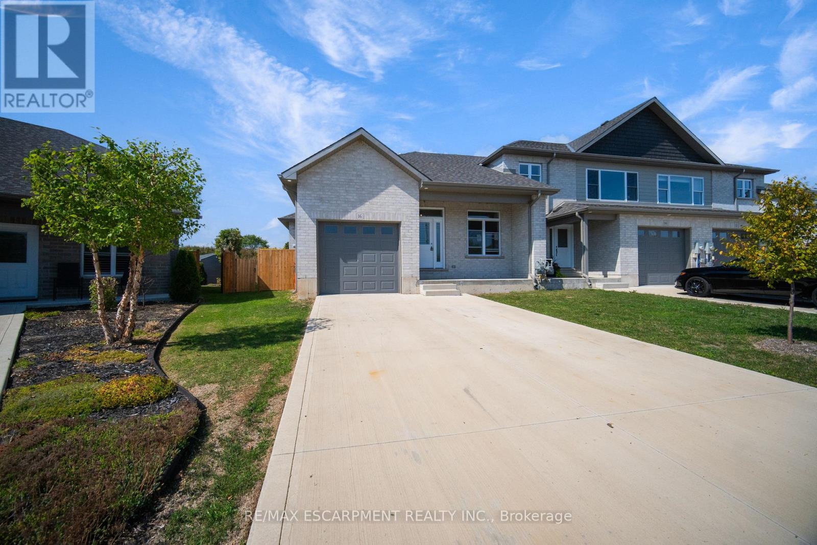 16 Pintail Lane, Norfolk, Ontario  N0E 1M0 - Photo 2 - X12421645