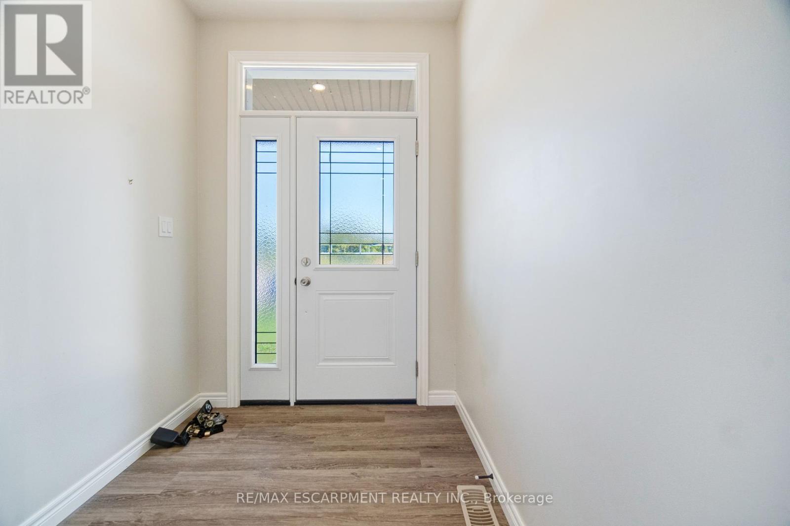 16 Pintail Lane, Norfolk, Ontario  N0E 1M0 - Photo 3 - X12421645