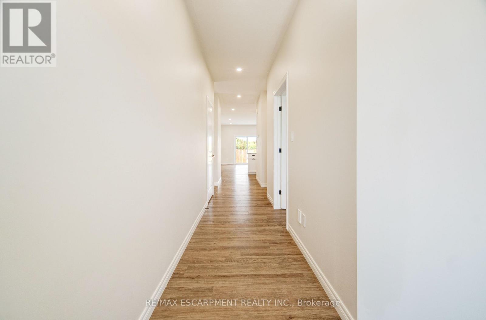 16 Pintail Lane, Norfolk, Ontario  N0E 1M0 - Photo 4 - X12421645