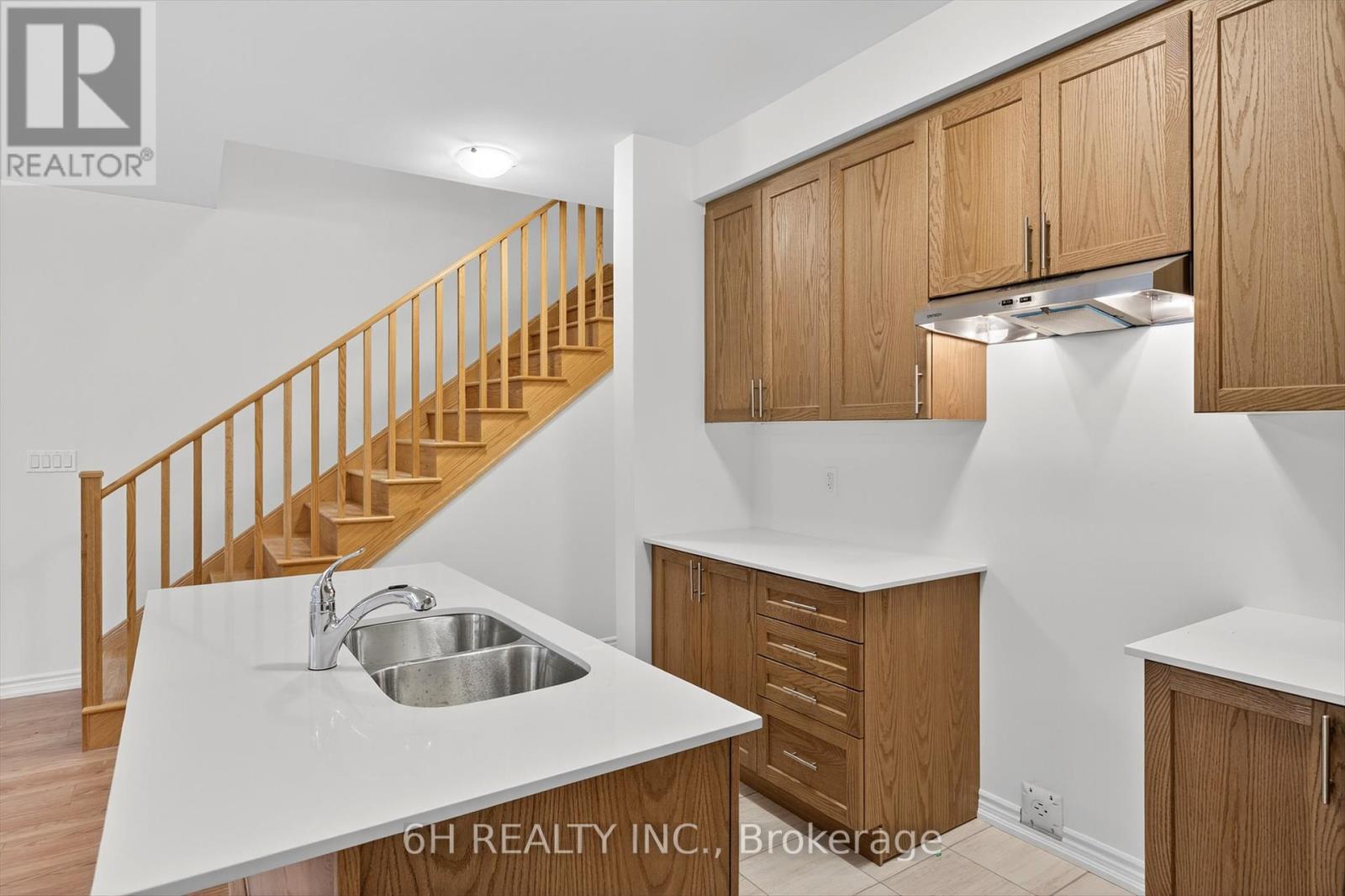 736 Carpenter Trail, Peterborough (Monaghan Ward 2), Ontario  K9K 0J3 - Photo 9 - X12407723