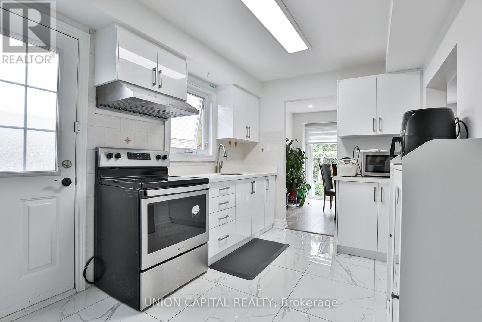72 Bushmills Square, Toronto, Ontario  M1V 1J4 - Photo 11 - E12421671