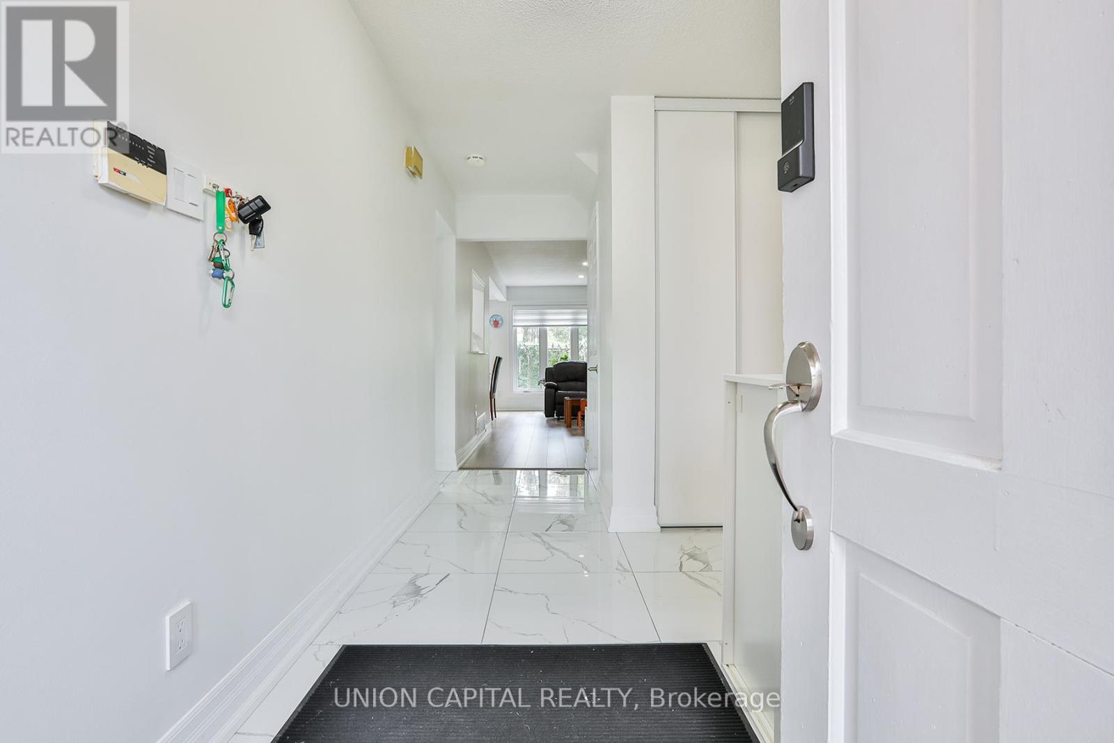 72 Bushmills Square, Toronto, Ontario  M1V 1J4 - Photo 2 - E12421671