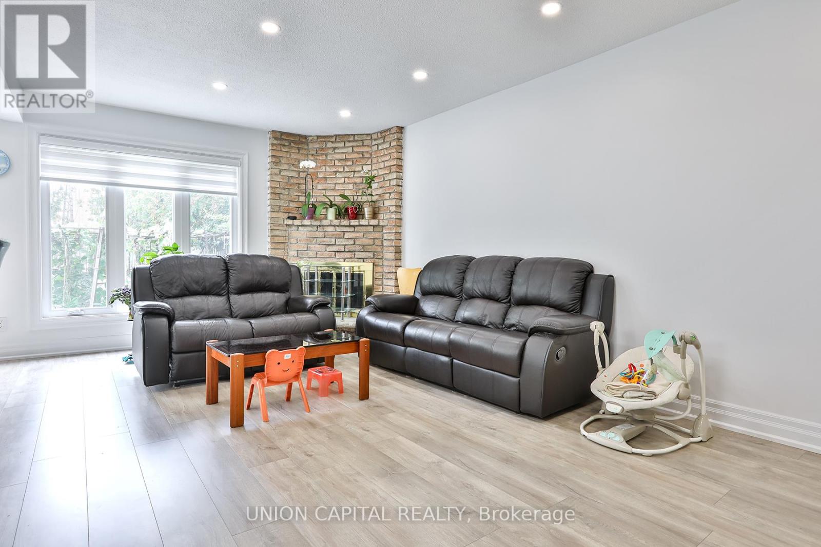 72 Bushmills Square, Toronto, Ontario  M1V 1J4 - Photo 4 - E12421671