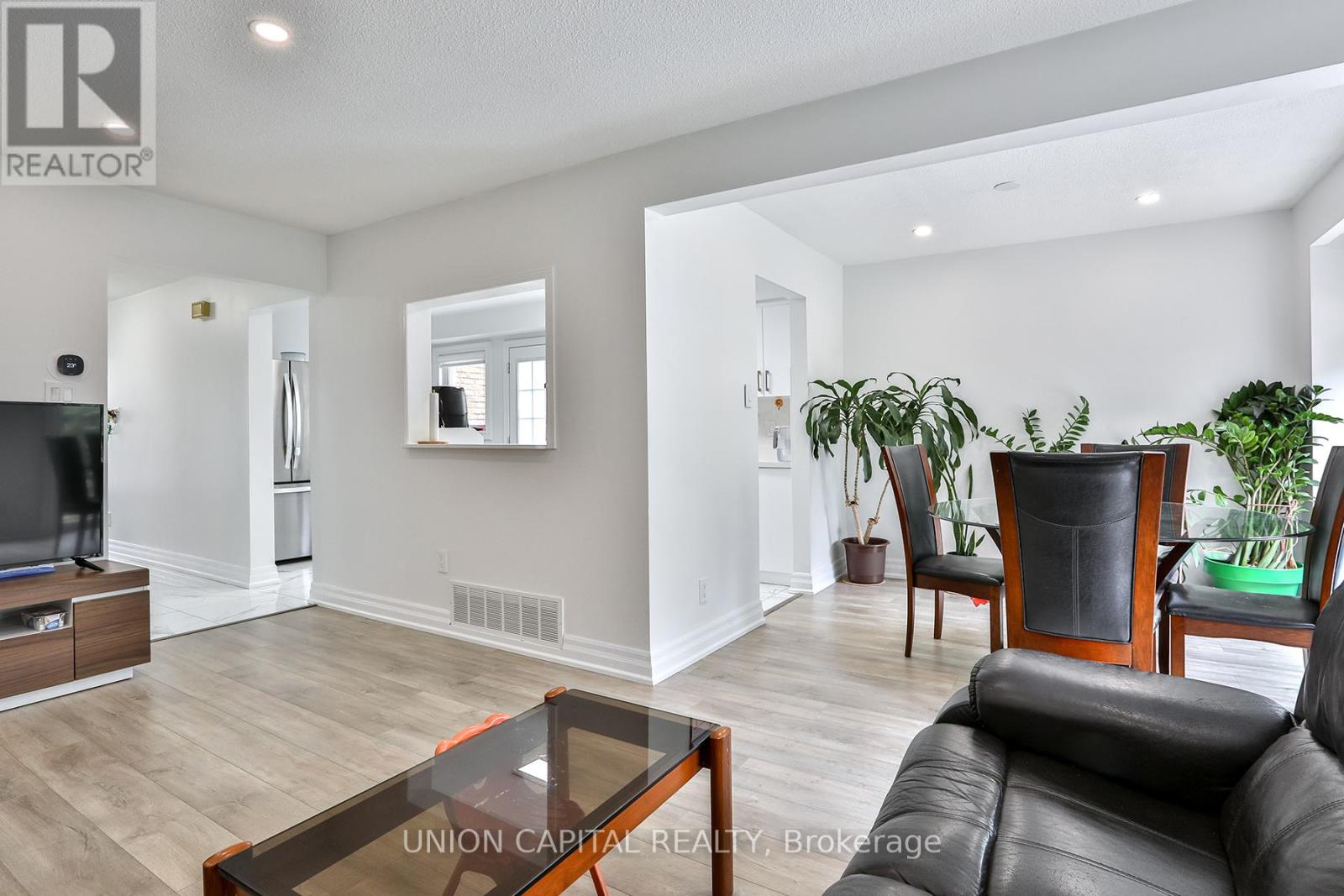 72 Bushmills Square, Toronto, Ontario  M1V 1J4 - Photo 6 - E12421671