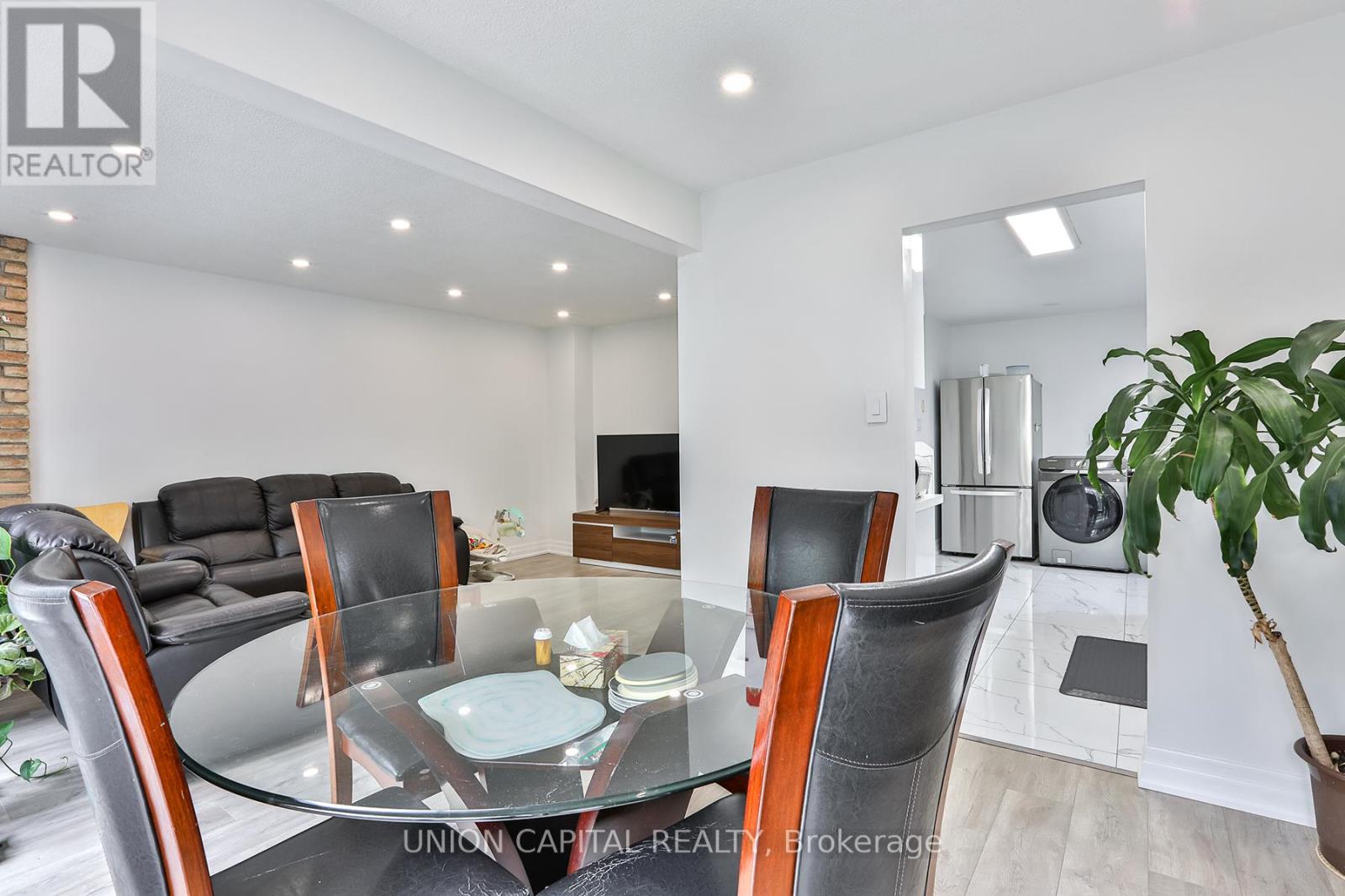 72 Bushmills Square, Toronto, Ontario  M1V 1J4 - Photo 8 - E12421671