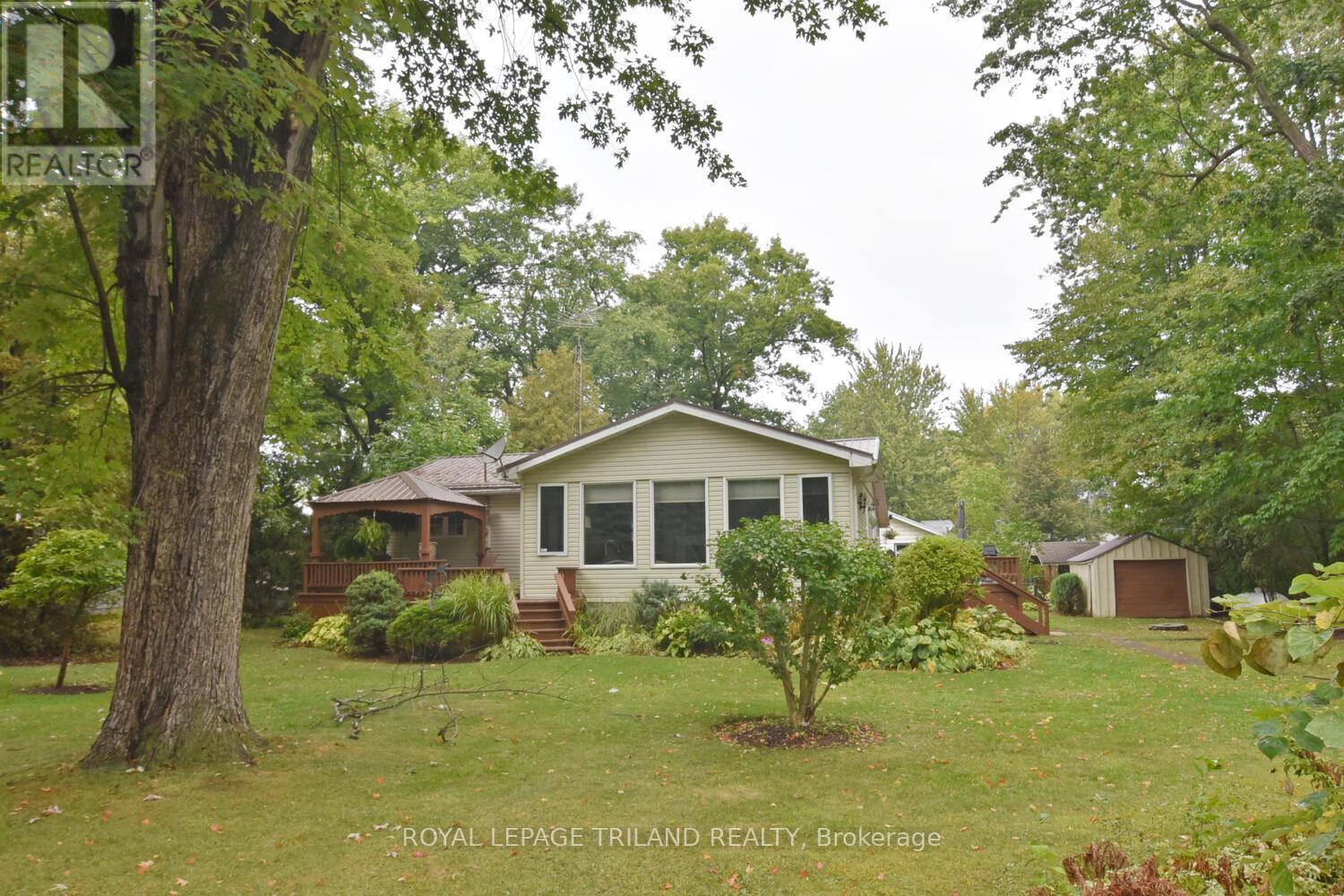 6016 Max's Drive, Lambton Shores, Ontario  N0N 1J1 - Photo 1 - X12421763