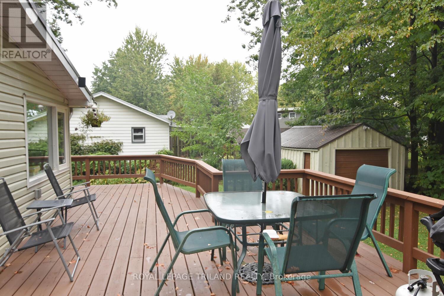 6016 Max's Drive, Lambton Shores, Ontario  N0N 1J1 - Photo 11 - X12421763