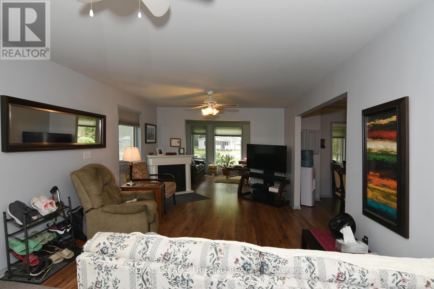 6016 Max's Drive, Lambton Shores, Ontario  N0N 1J1 - Photo 16 - X12421763