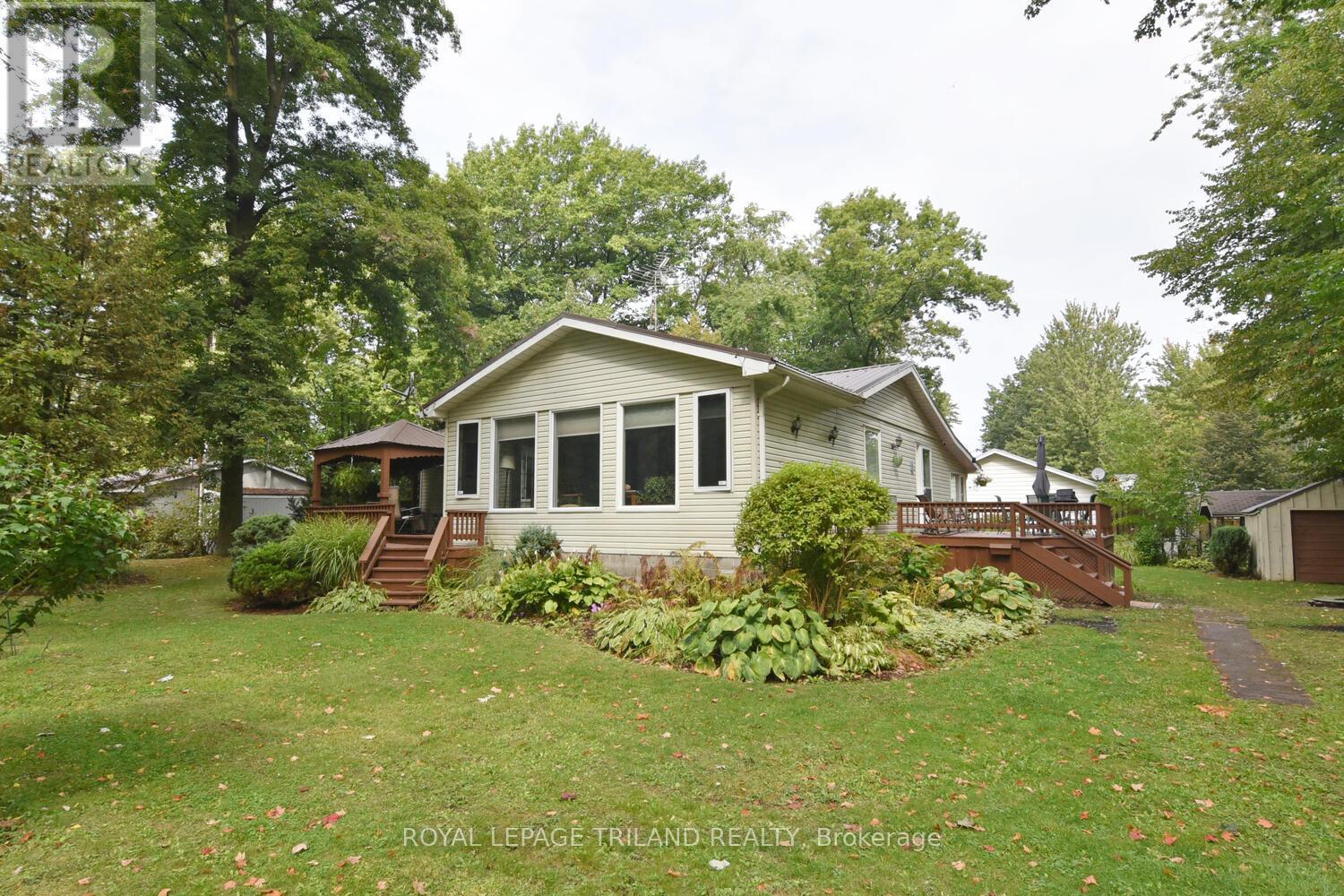 6016 Max's Drive, Lambton Shores, Ontario  N0N 1J1 - Photo 2 - X12421763