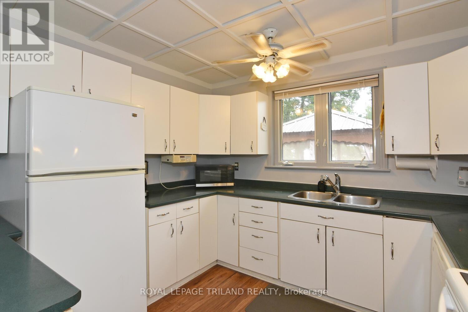 6016 Max's Drive, Lambton Shores, Ontario  N0N 1J1 - Photo 20 - X12421763