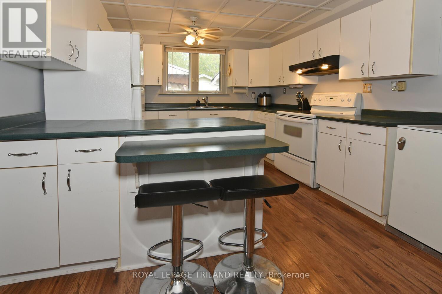6016 Max's Drive, Lambton Shores, Ontario  N0N 1J1 - Photo 23 - X12421763
