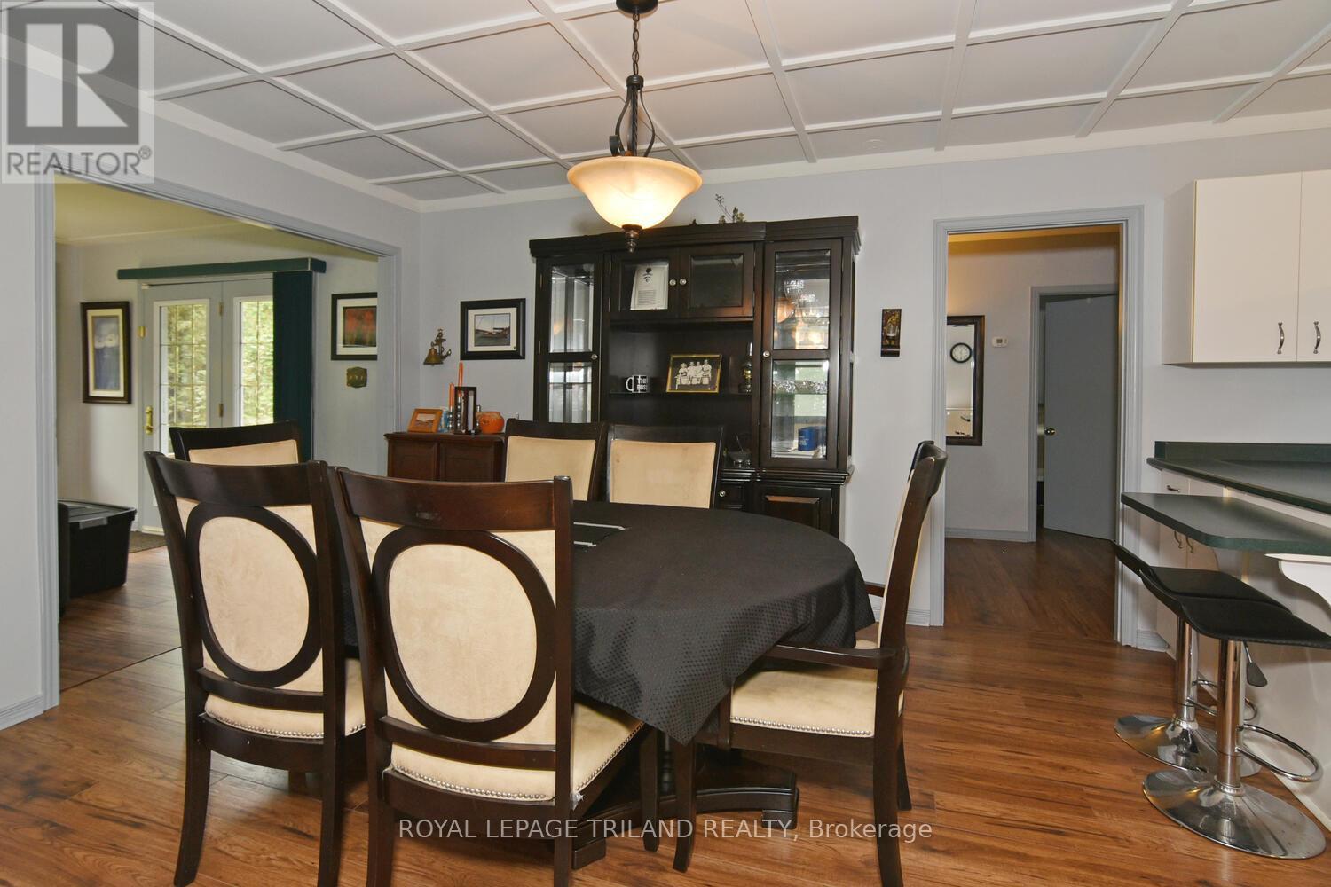6016 Max's Drive, Lambton Shores, Ontario  N0N 1J1 - Photo 24 - X12421763