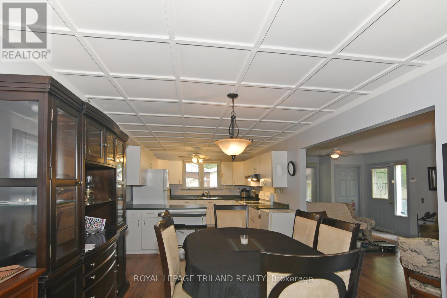 6016 Max's Drive, Lambton Shores, Ontario  N0N 1J1 - Photo 25 - X12421763