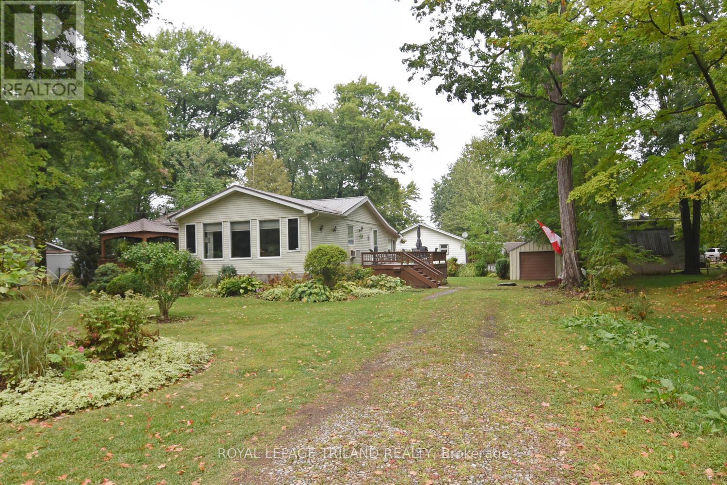 6016 Max's Drive, Lambton Shores, Ontario  N0N 1J1 - Photo 3 - X12421763