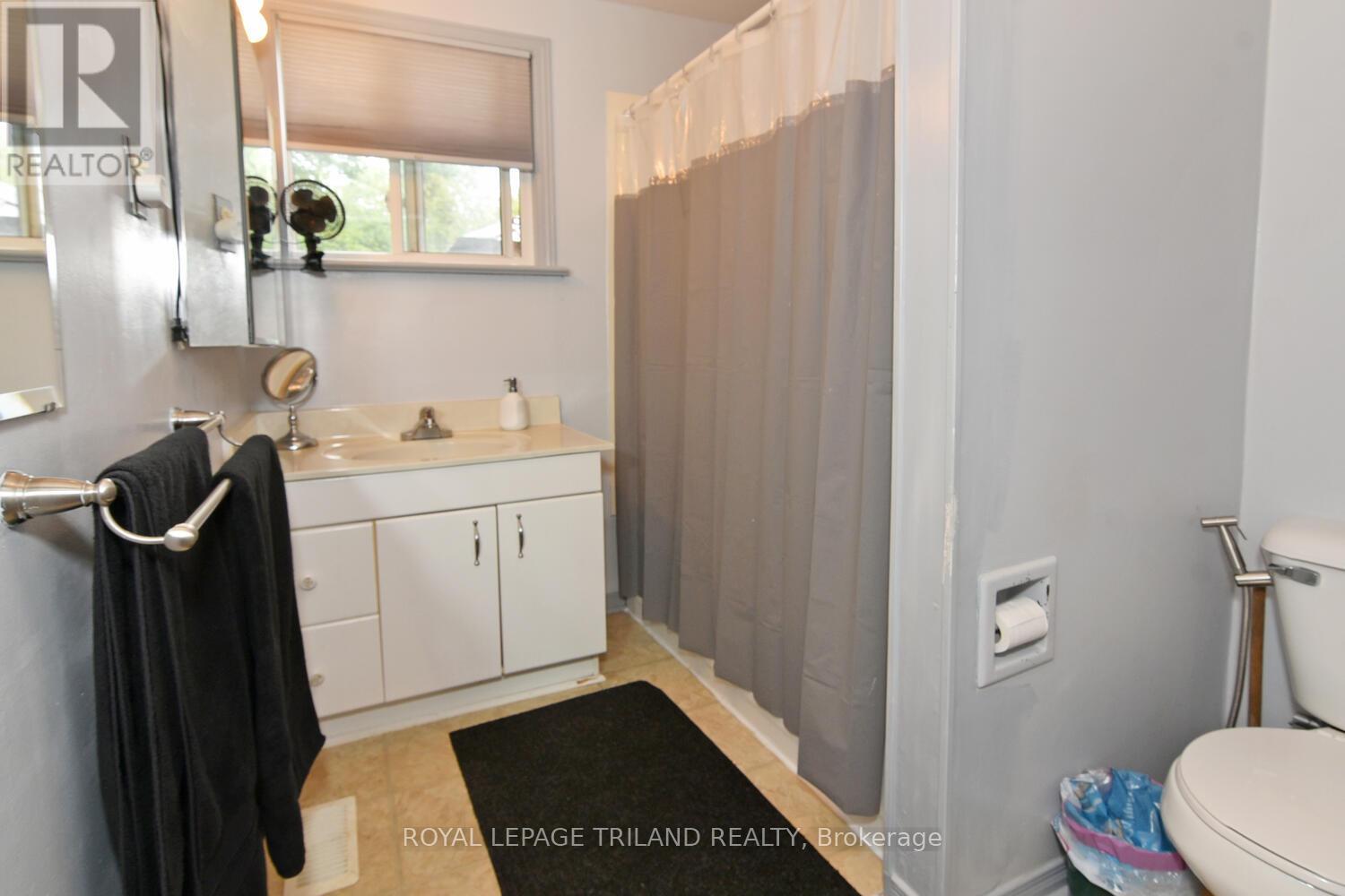 6016 Max's Drive, Lambton Shores, Ontario  N0N 1J1 - Photo 32 - X12421763