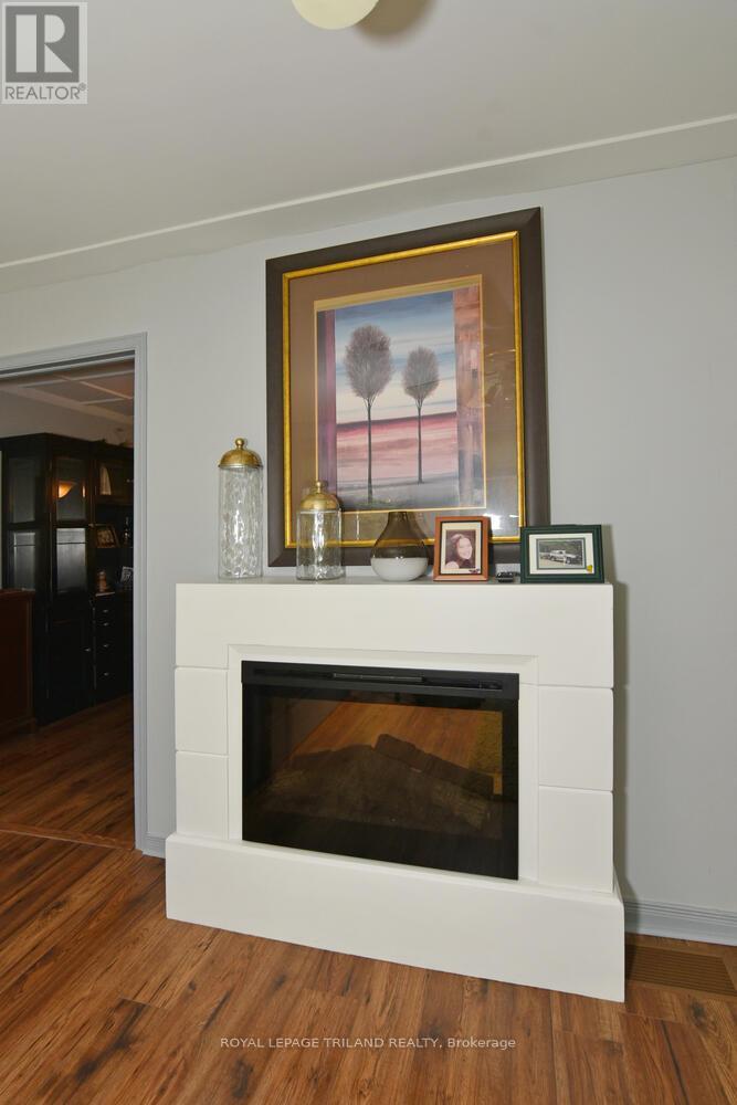 6016 Max's Drive, Lambton Shores, Ontario  N0N 1J1 - Photo 38 - X12421763
