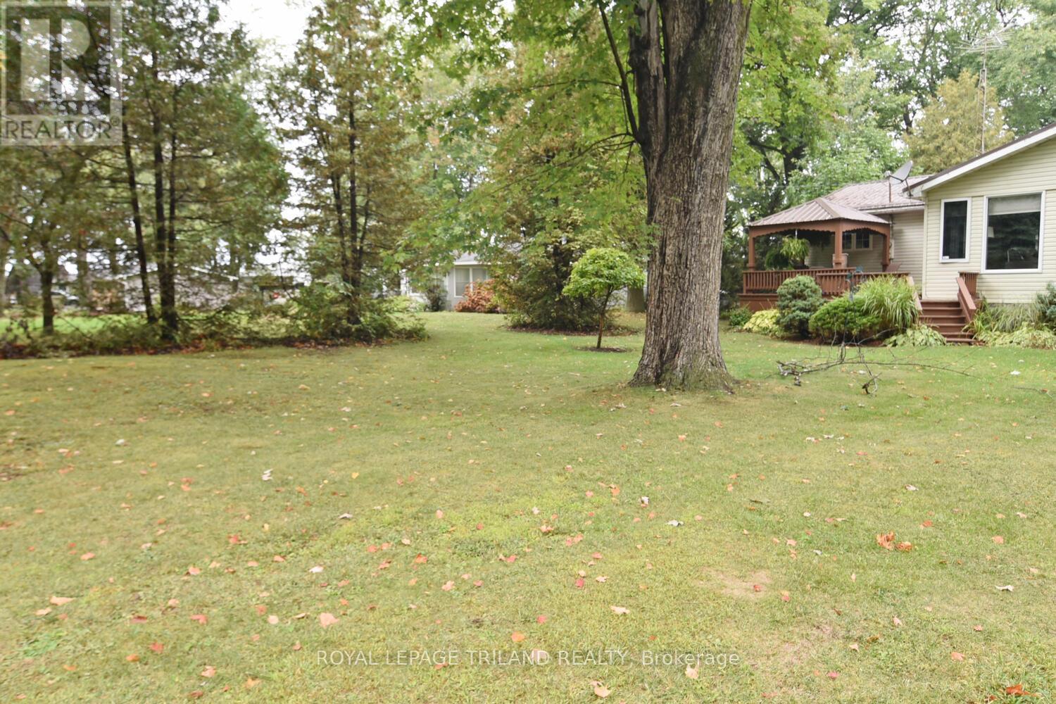 6016 Max's Drive, Lambton Shores, Ontario  N0N 1J1 - Photo 4 - X12421763
