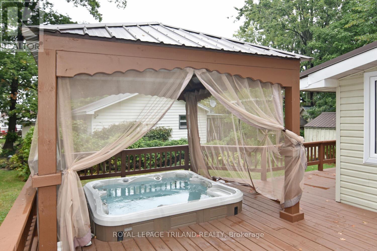 6016 Max's Drive, Lambton Shores, Ontario  N0N 1J1 - Photo 41 - X12421763