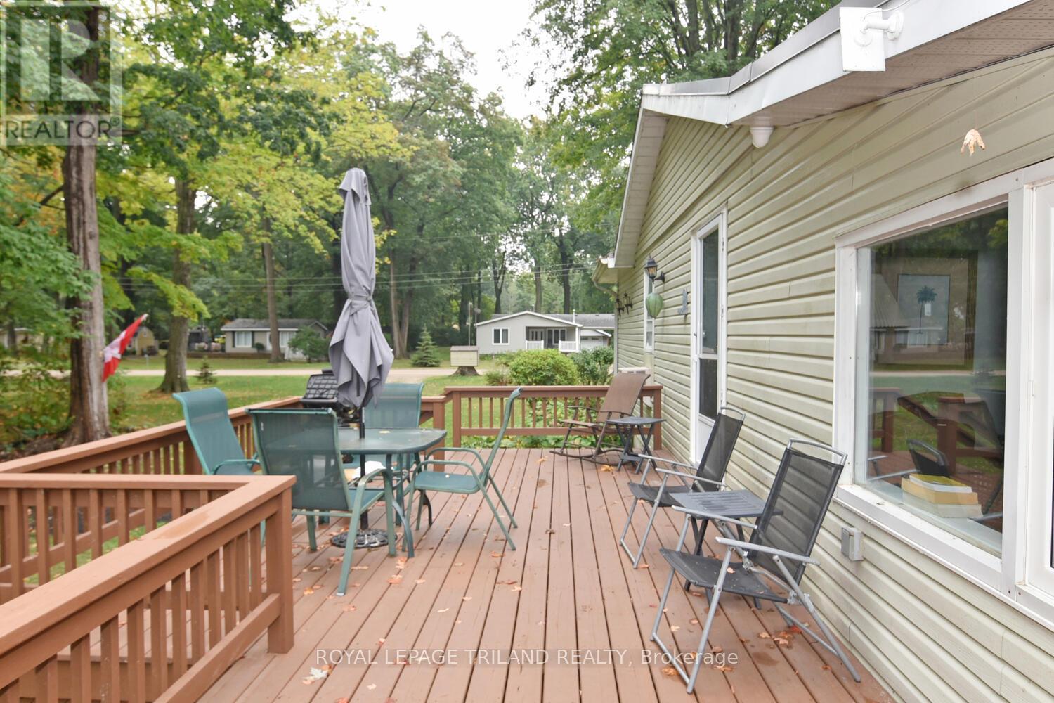 6016 Max's Drive, Lambton Shores, Ontario  N0N 1J1 - Photo 46 - X12421763