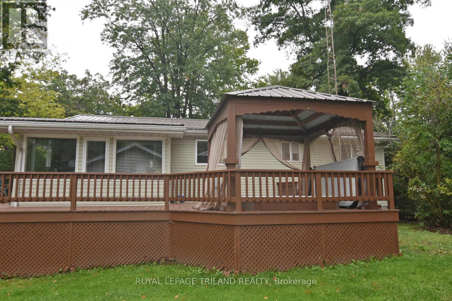 6016 Max's Drive, Lambton Shores, Ontario  N0N 1J1 - Photo 47 - X12421763
