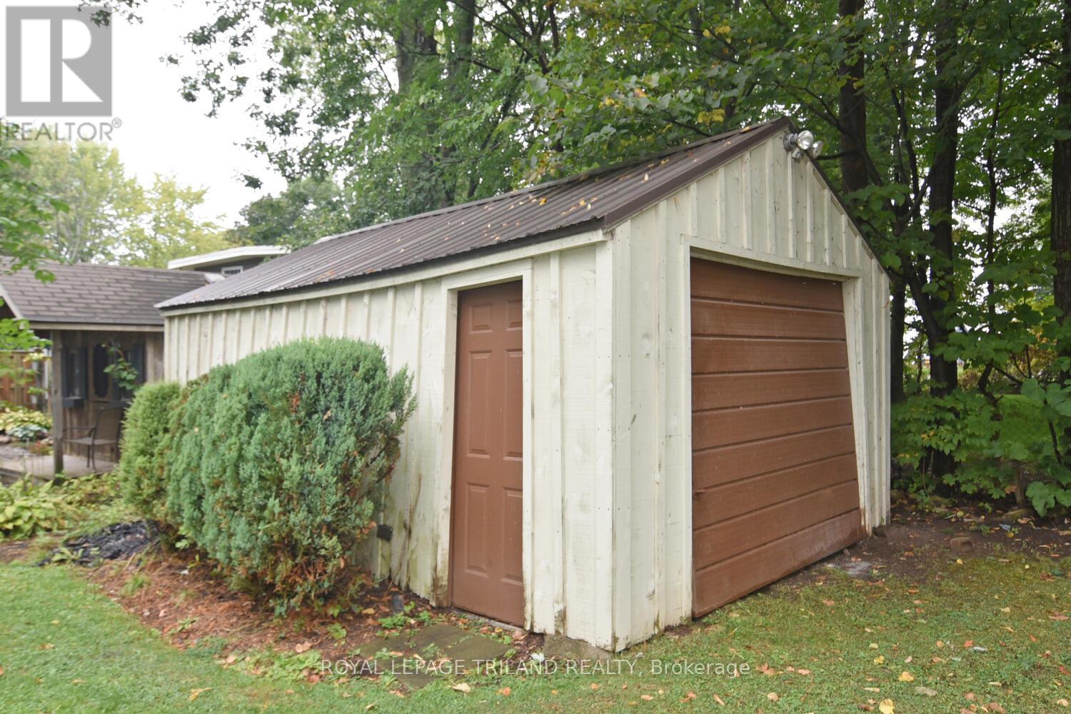 6016 Max's Drive, Lambton Shores, Ontario  N0N 1J1 - Photo 48 - X12421763