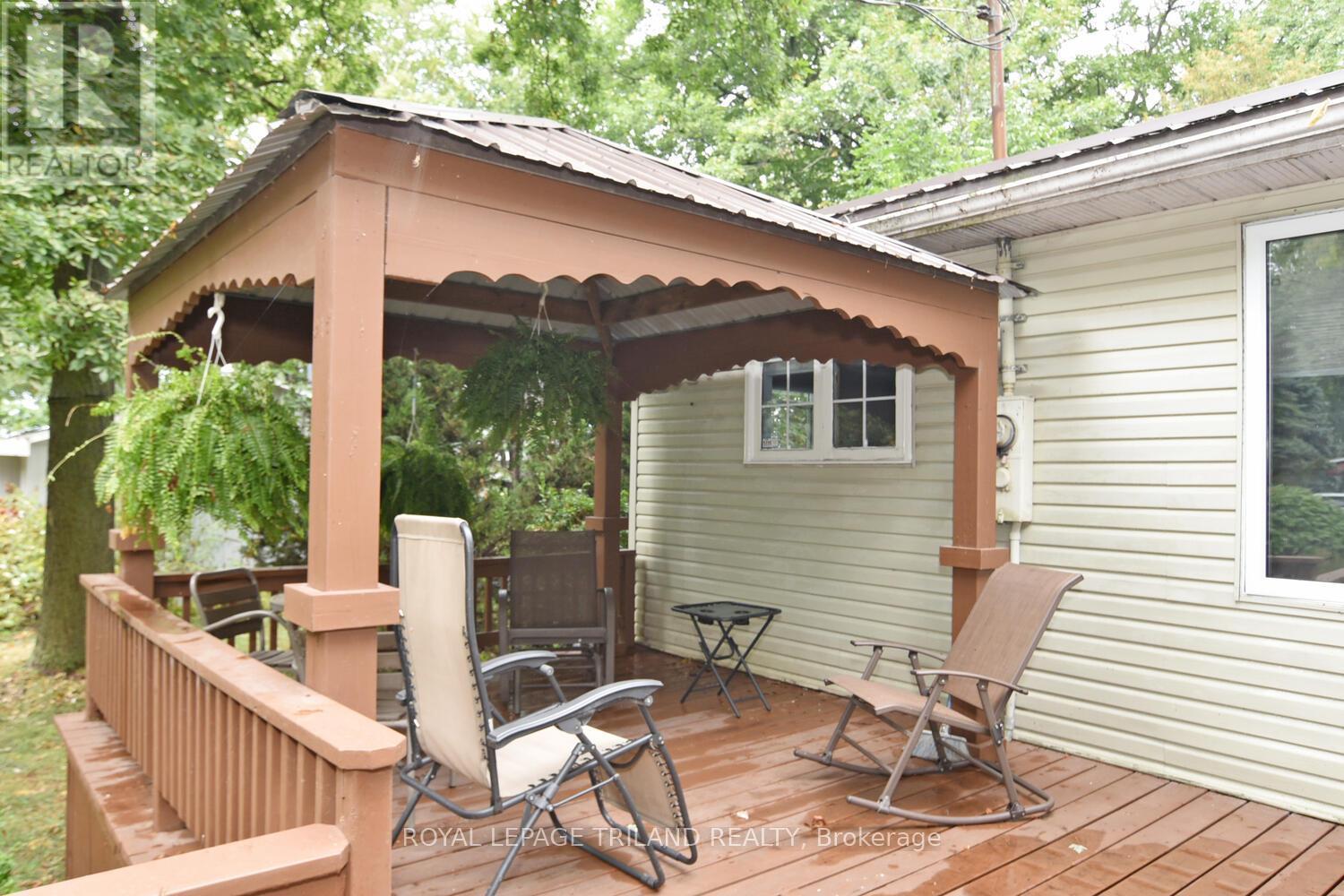 6016 Max's Drive, Lambton Shores, Ontario  N0N 1J1 - Photo 6 - X12421763
