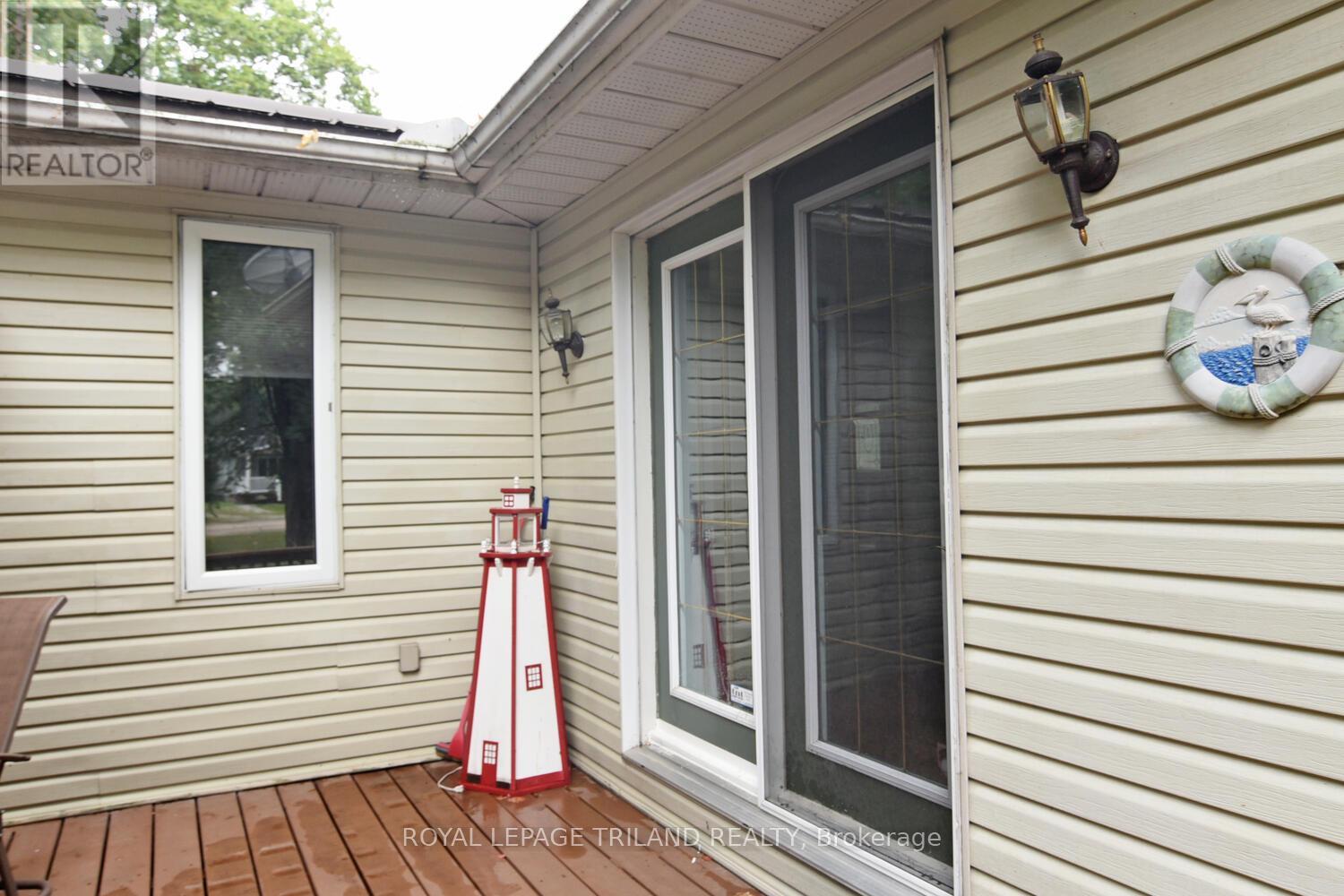 6016 Max's Drive, Lambton Shores, Ontario  N0N 1J1 - Photo 8 - X12421763